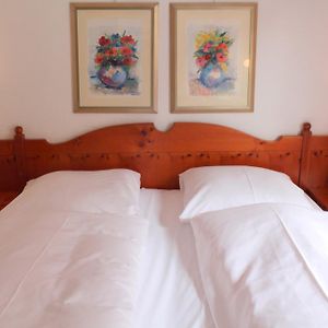 Zimmer mit Kingsize-Bett