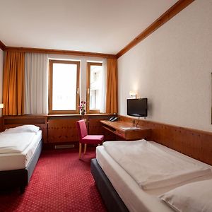 Zimmer mit zwei Einzelbetten